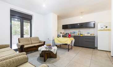 Cozy 4-Room Apartment on Rachel Imenu