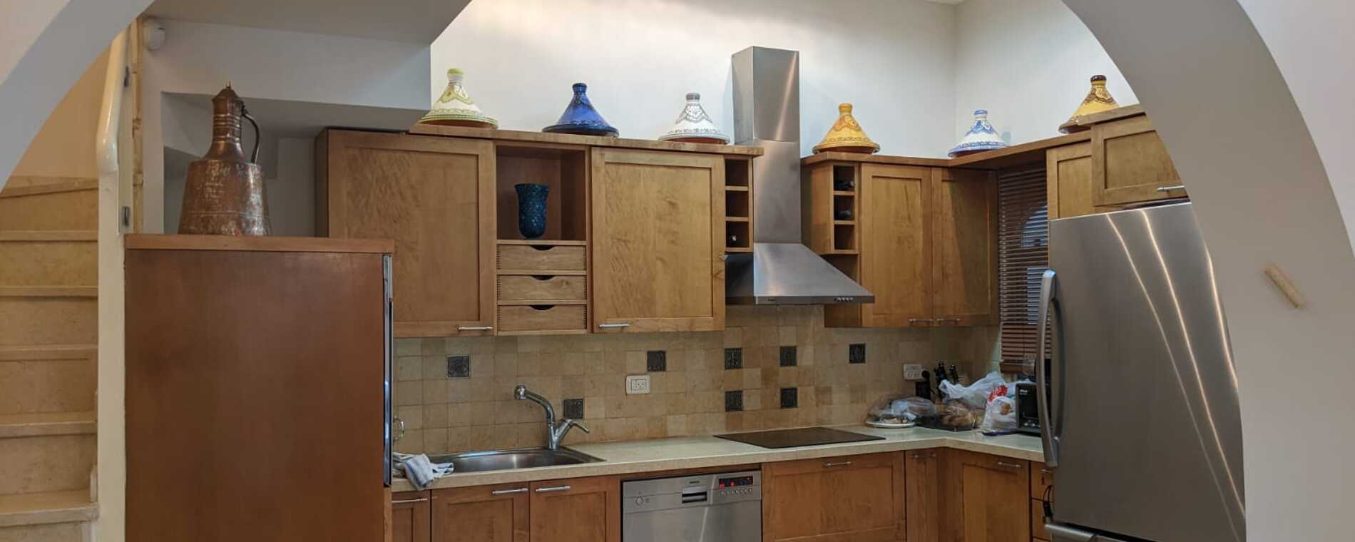 assets/images/properties/E33_Kitchen.jpeg